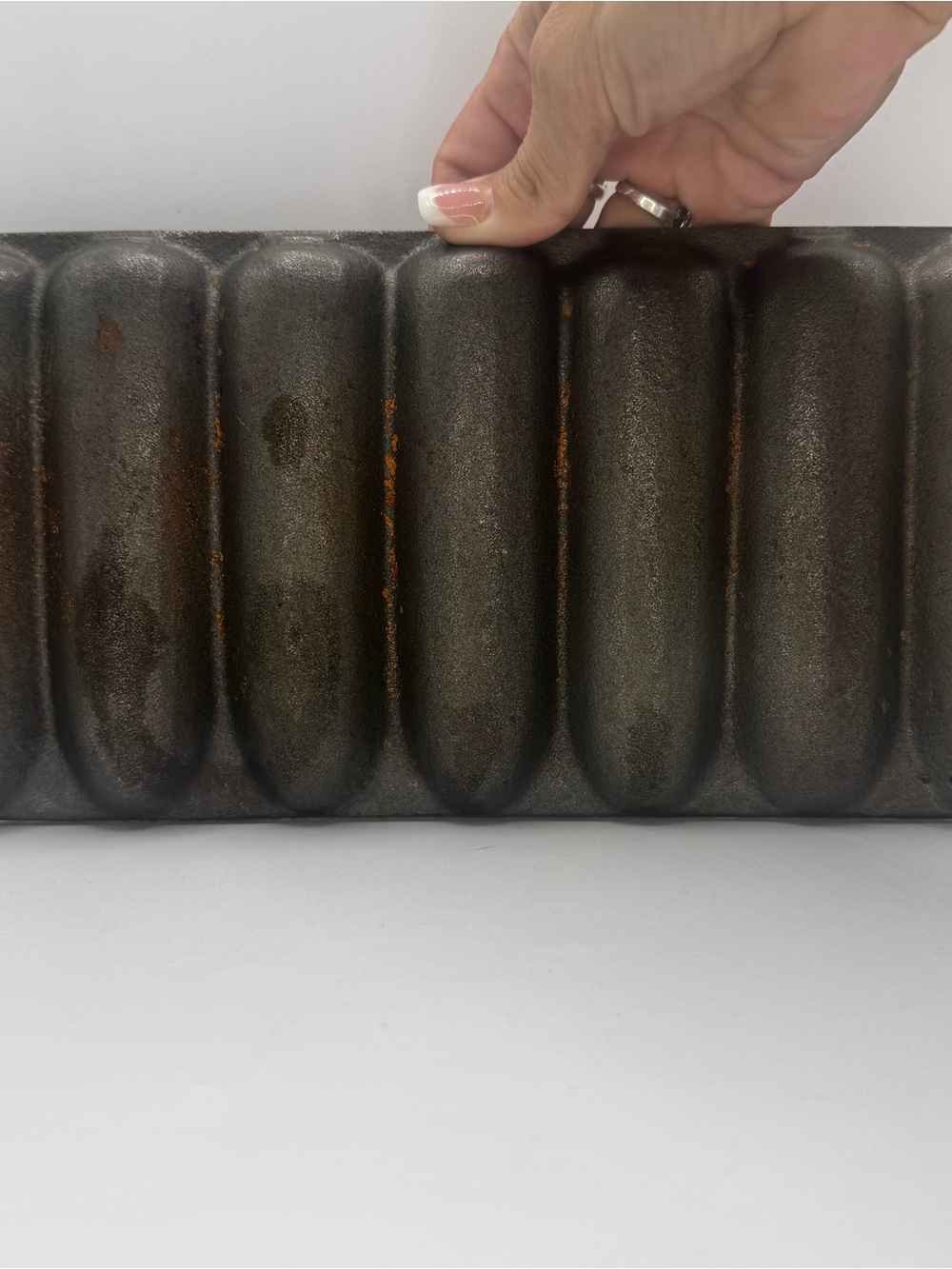 Vintage-27C Cast Iron Cornbread Pan - Black - Picture 4 of 7